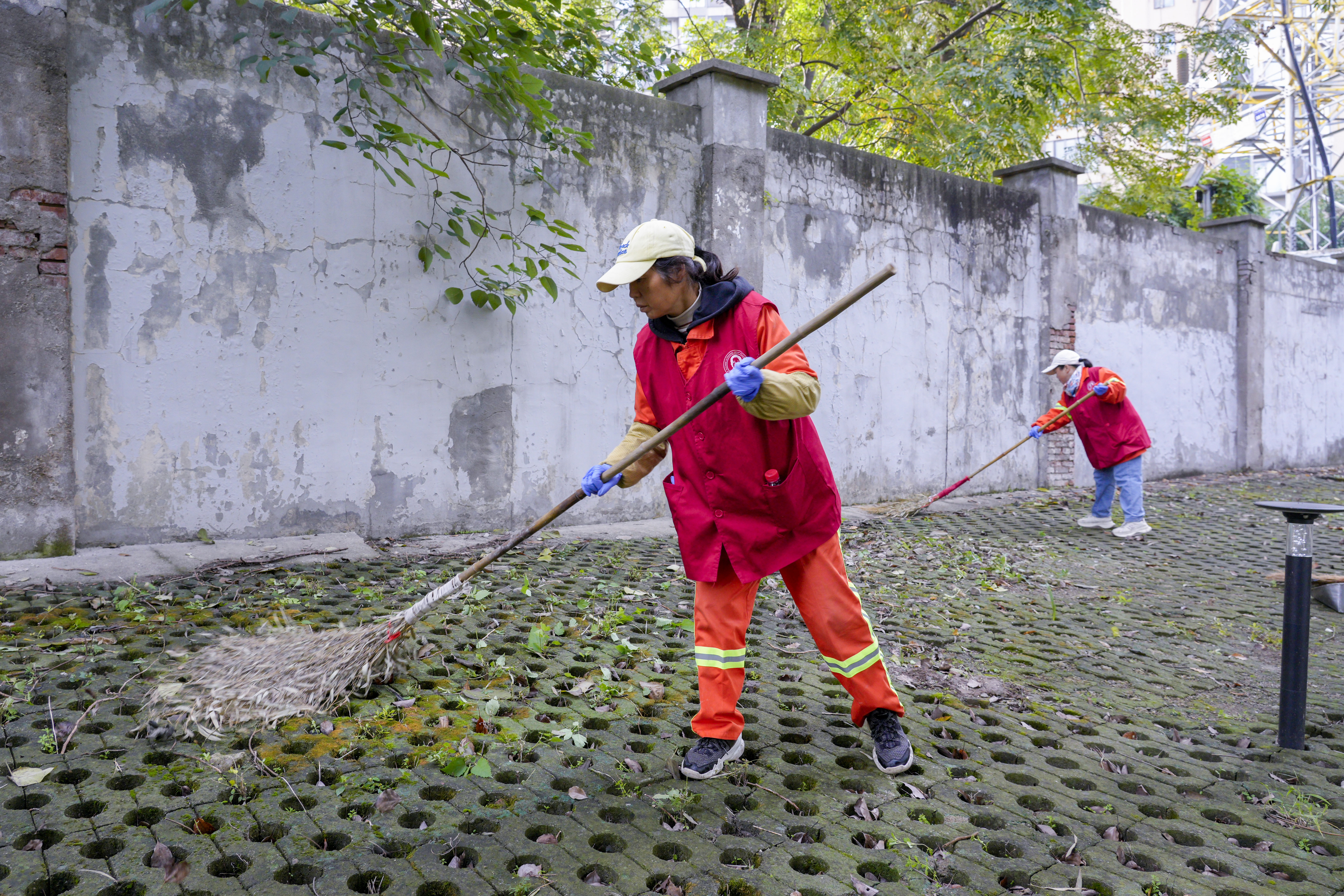 以水为脉 共绘美丽武汉新画卷 “i武汉i家园”水域岸线清洁活动全面启动(图1)